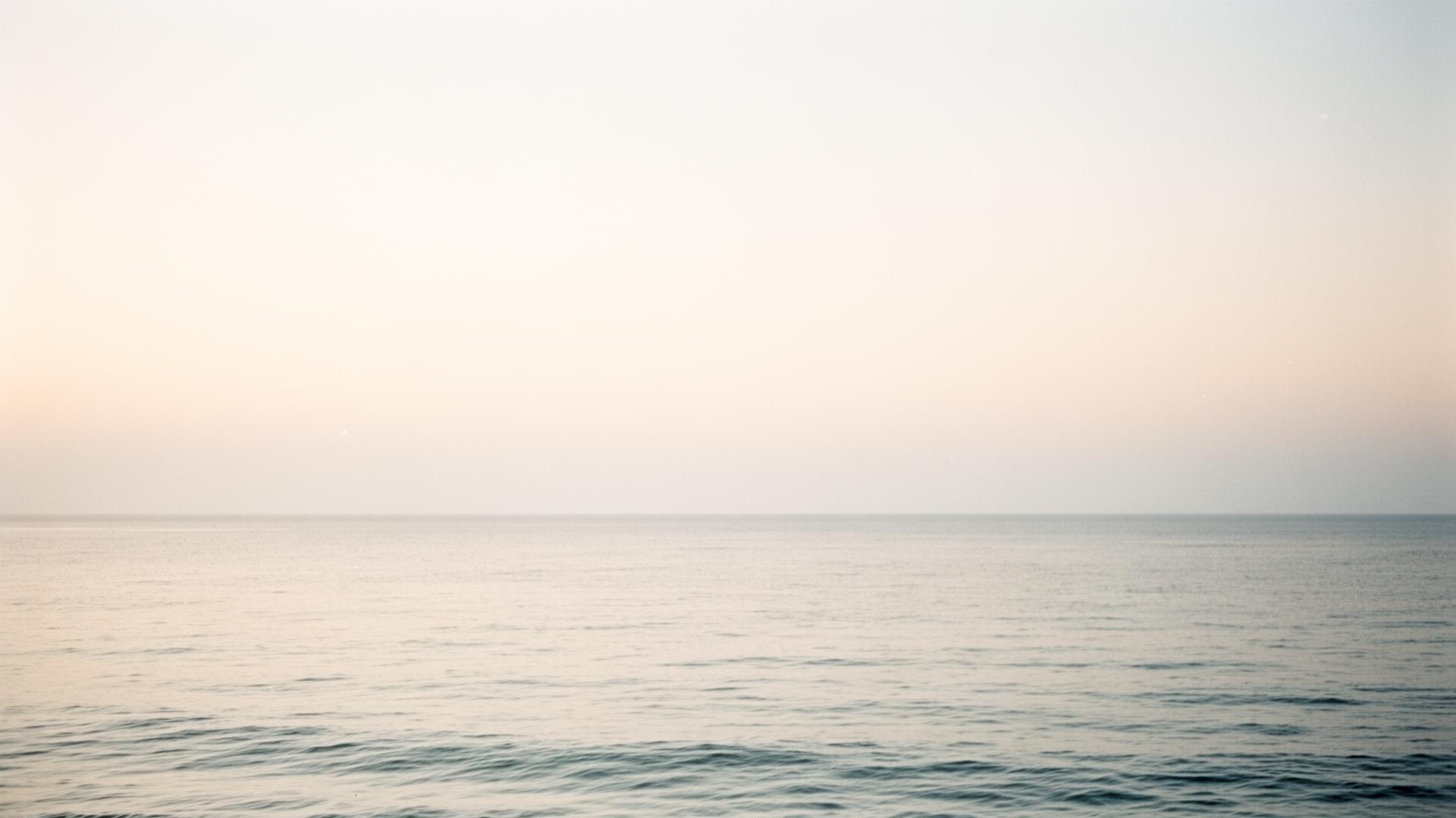 Calm ocean horizon